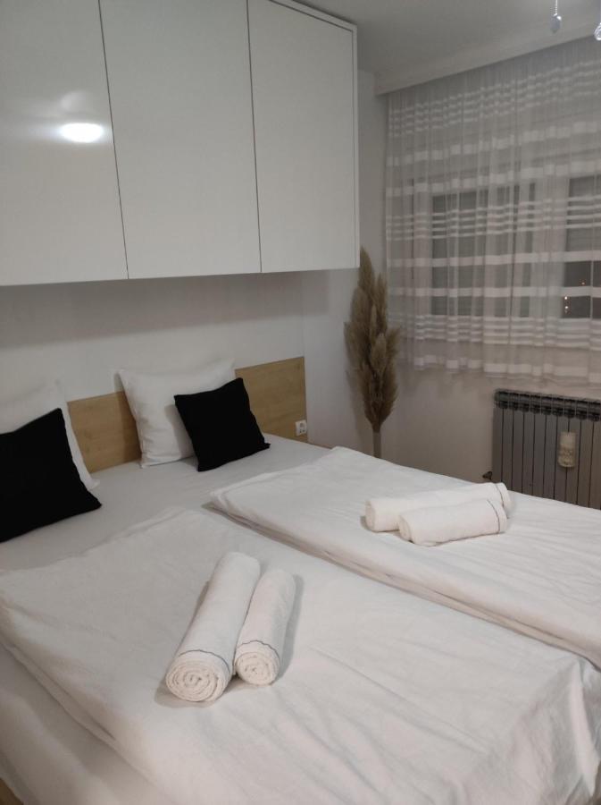 Lola Home Карловаць Екстер'єр фото