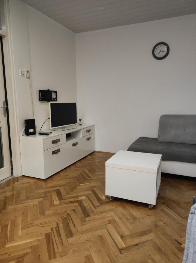 Lola Home Карловаць Екстер'єр фото